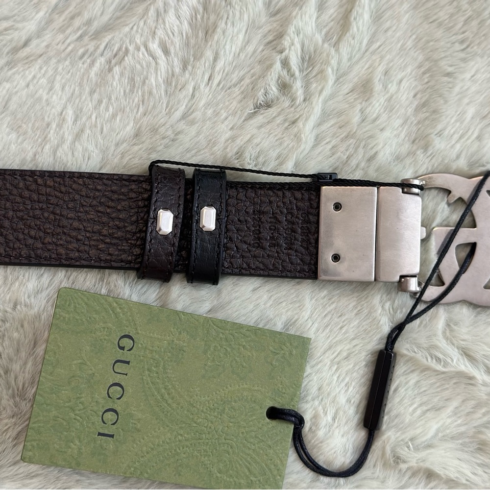 GG Marmont reversible belt
Gucci belt Black leather reverses to brown leather - Picture 3 of 13